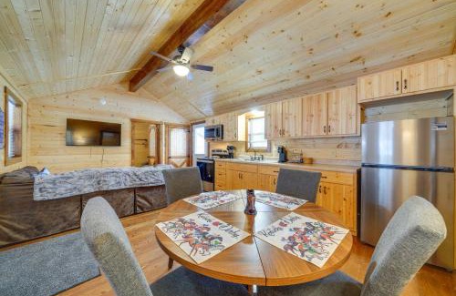 La Grange House | Pond-View Cabin Near Louisville on Racehorse Farm!