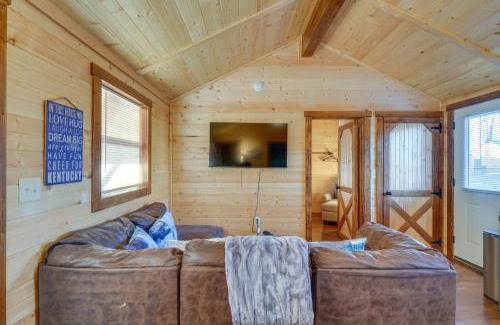 La Grange House | Pond-View Cabin Near Louisville on Racehorse Farm!