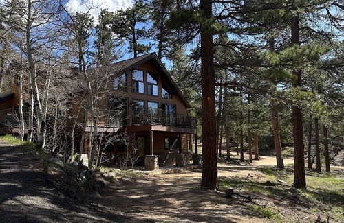 Allenspark House | Ponderosa Cabin is just Minutes from Rocky Mountain National Park and Wild Basin