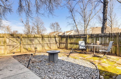 Gladstone House | Pool Access & Private Fire Pit: Kansas City Gem!