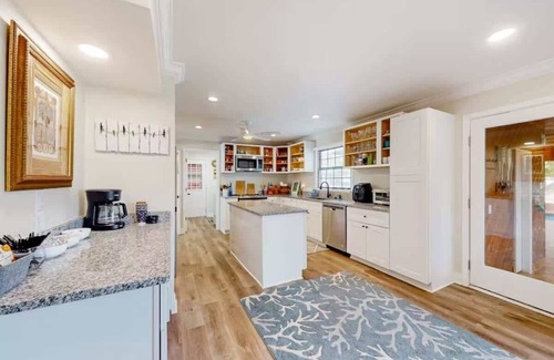 Foley House | Pool, Beaches, OWA, Dining, and More | Palmaway