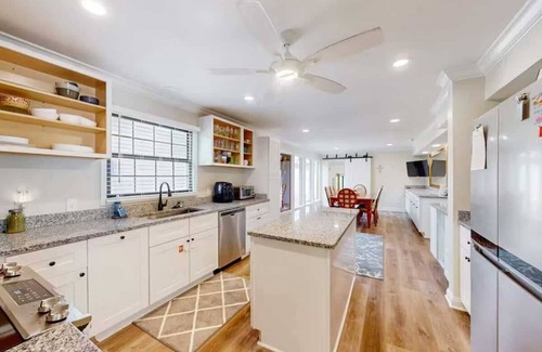 Foley House | Pool, Beaches, OWA, Dining, and More | Palmaway