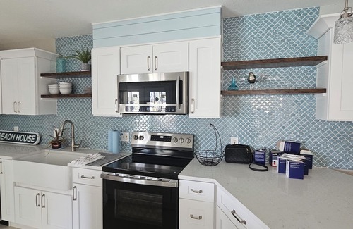 Spring Hill House | Pool-Dock-Kayaks-Outdoor Kitchen-Ping Pong! Waterfront paradise <3