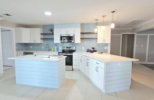 Spring Hill House | Pool-Dock-Kayaks-Outdoor Kitchen-Ping Pong! Waterfront paradise <3