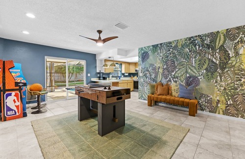 Walsingham House | Pool & Fire Pit Retreat – Sleeps 14, No Flood Zone