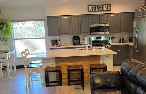 Minneola House | Pool + Heated spa Family friendly King suite Oasis