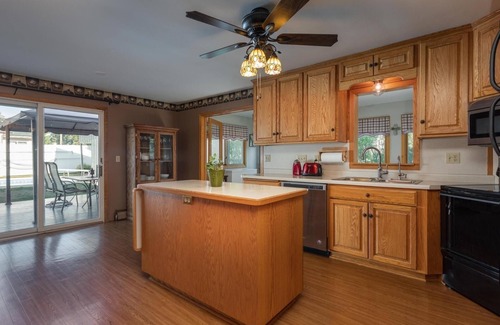 Starbuck House | Pool house in the heart of Starbuck 3min drive to Lake Minnewaska/Starbuck Beach