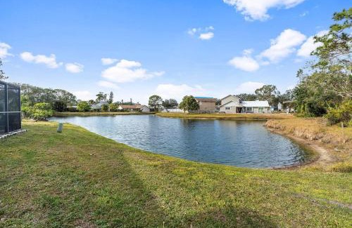 Whitfield House | Pool on the Lake, Peaceful, Close to Beaches, Restaurants and More!