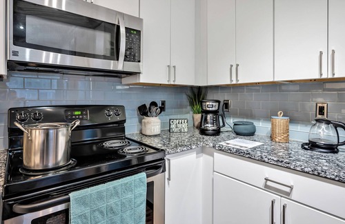 Durham Apartment | Pool View, Chic and Comfy, Pet Friendly, 2 Bed, 2 Bath with fold away crib.