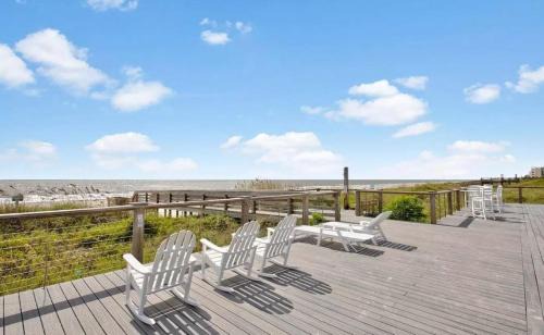 Pawleys Island Villa | Pool View in Pawleys Island