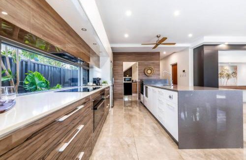 Fannie Bay House | Poolside Gunya Luxury Living in Fannie Bay