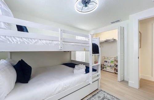 Bee Ridge House | Poolside Paradise Near Siesta Key Beach