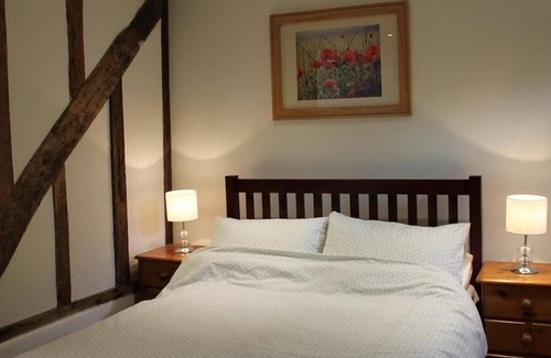 Downton Cottage | POP'S BARN, pet friendly, with a garden in Downton, Wiltshire