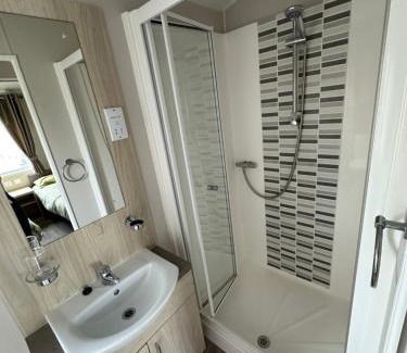 Porthcawl Resort | Poplars 33, 3 Bedroom Luxury Caravan Trecco Bay Porthcawl