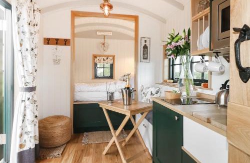 Redmile House | Poppie's Shepherd Hut - Uk50227