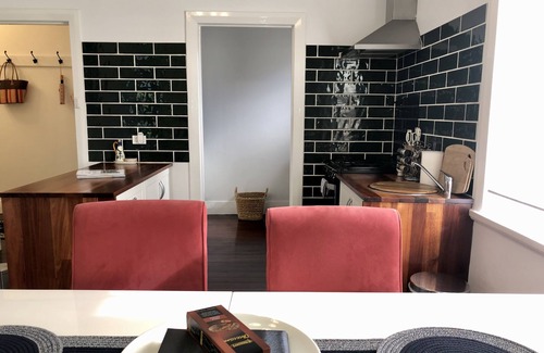 Angaston House | Poppy’s Place, a beautiful family & pet friendly1920’s bungalow.