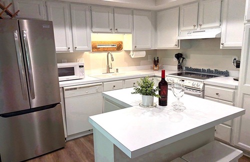 Spinnaker Beachhouses Villa | Popular Spinnaker Beach House! Close to Beach! Amenity Cards!