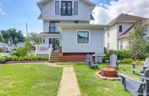 Port Clinton House | Port Clinton Home with Lake View - Walk to Beach!