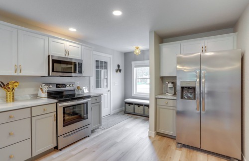 Port Clinton Cottage | Port Clinton Vacation Rental w/Boat Dock & Grill!