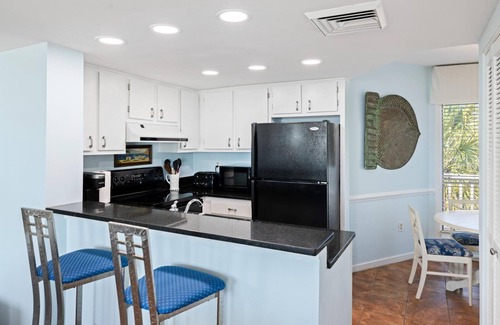 Isle of Palms Condo | Port O'Call F 303 - Ocean Front with Roof Deck