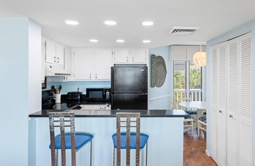 Isle of Palms Condo | Port O'Call F 303 - Ocean Front with Roof Deck