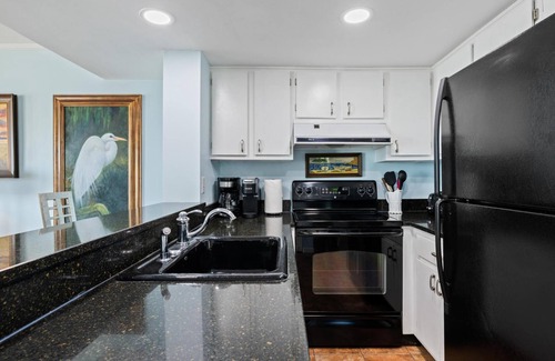 Isle of Palms Condo | Port O'Call F 303 - Ocean Front with Roof Deck