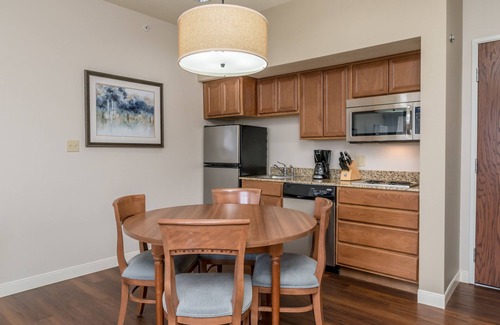 Kimberling City Hotel | Port of Kimberling Marina & Resort