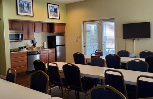 Kimberling City Hotel | Port of Kimberling Marina & Resort