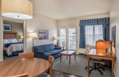 Kimberling City Hotel | Port of Kimberling Marina & Resort