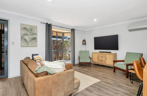 Port Willunga House | Port Parade - Poolside BBQs and Modern Beach Living