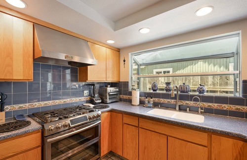 Lodi House | Port Place | Pool, Hot Tub, Fantastic Location! 3 Bedrooms, 2 Bathrooms, +Office