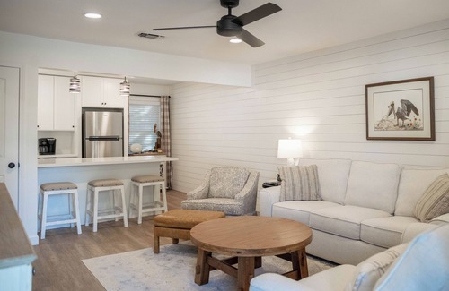 Biloxi Condo | Porter #6 - w/Pool & Golf Cart! Perfect location near Beach and Downtown!