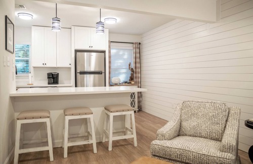 Biloxi Condo | Porter #6 - w/Pool & Golf Cart! Perfect location near Beach and Downtown!