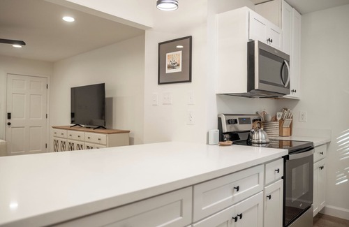 Biloxi Condo | Porter #6 - w/Pool & Golf Cart! Perfect location near Beach and Downtown!