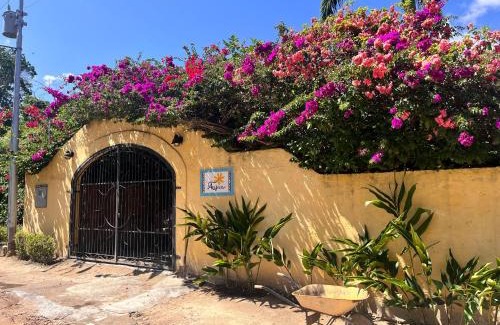 Puerto Colombia Hotel | Posada Azafran en Choroni