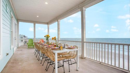 Sunset Point House | Poseidon By AvantStay On The Beach Two Ocean Facing Balconies Hot Tub