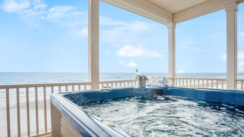 Sunset Point House | Poseidon By AvantStay On The Beach Two Ocean Facing Balconies Hot Tub