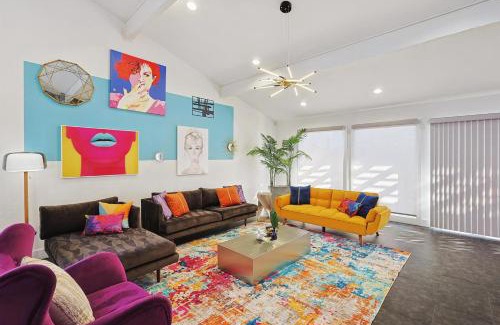 Grand Prairie House | Posh 5BD w Pool Hot Tub Cinema Patio Foosball