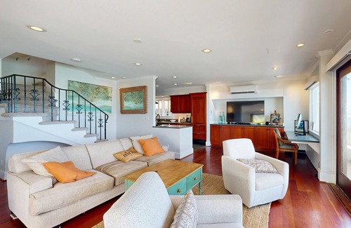 Diamond Head - Kapahulu - St. Louis House | Posh, beachfront gingerbread home with 3 lanais- walk to parks, dining, tennis