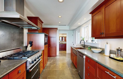 Diamond Head - Kapahulu - St. Louis House | Posh, beachfront gingerbread home with 3 lanais- walk to parks, dining, tennis