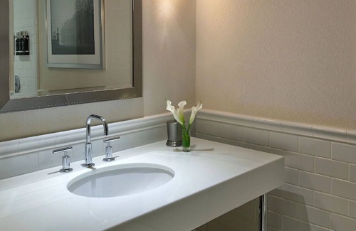 Bay Village Hotel | Posh Suites with Bold Decor! Indulge in Boston's Rich Culture – Pets Allowed