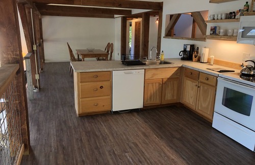 Rumney House | Post & Beam Chalet w/Stunning Lake & Mountain Views
