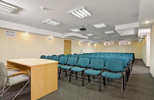 Darnyckyj Hotel | PracticOtel