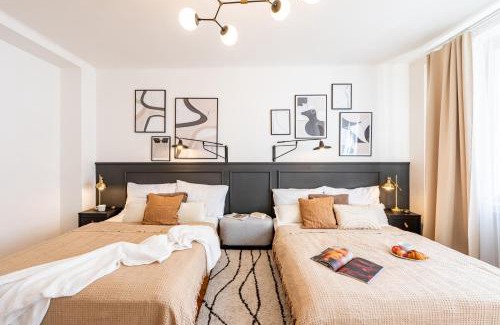 Petrska ctvrt Apartment | Prague Days - Glamorous Apt w Balcony near Vltava River