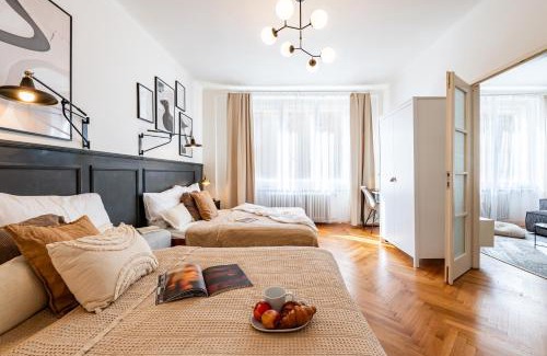 Petrska ctvrt Apartment | Prague Days - Glamorous Apt w Balcony near Vltava River