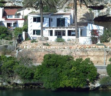 Es Castell House | Preciosa casa en primera línea del mar