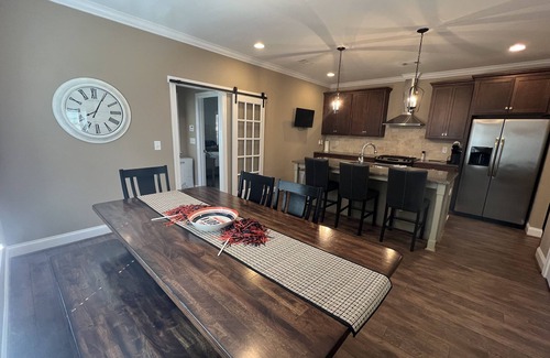 Auburn House | Precious Game Day Home 3 miles to Downtown AU! Pets Welcome!