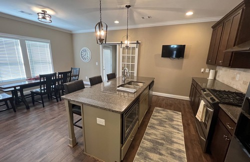 Auburn House | Precious Game Day Home 3 miles to Downtown AU! Pets Welcome!