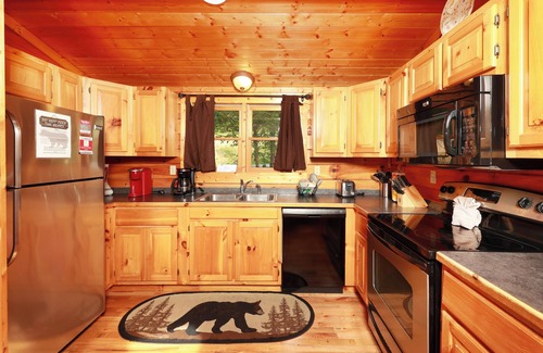 Gatlinburg - Pigeon Forge Cabin | Premier 3-Level Cabin w/Hot Tub, Pool Table, Resort Pool, Putt Putt, Fishing