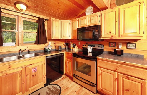 Gatlinburg - Pigeon Forge Cabin | Premier 3-Level Cabin w/Hot Tub, Pool Table, Resort Pool, Putt Putt, Fishing